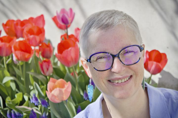 Portrait en couleur de Valérie Pousset écrivain biographe Rennes